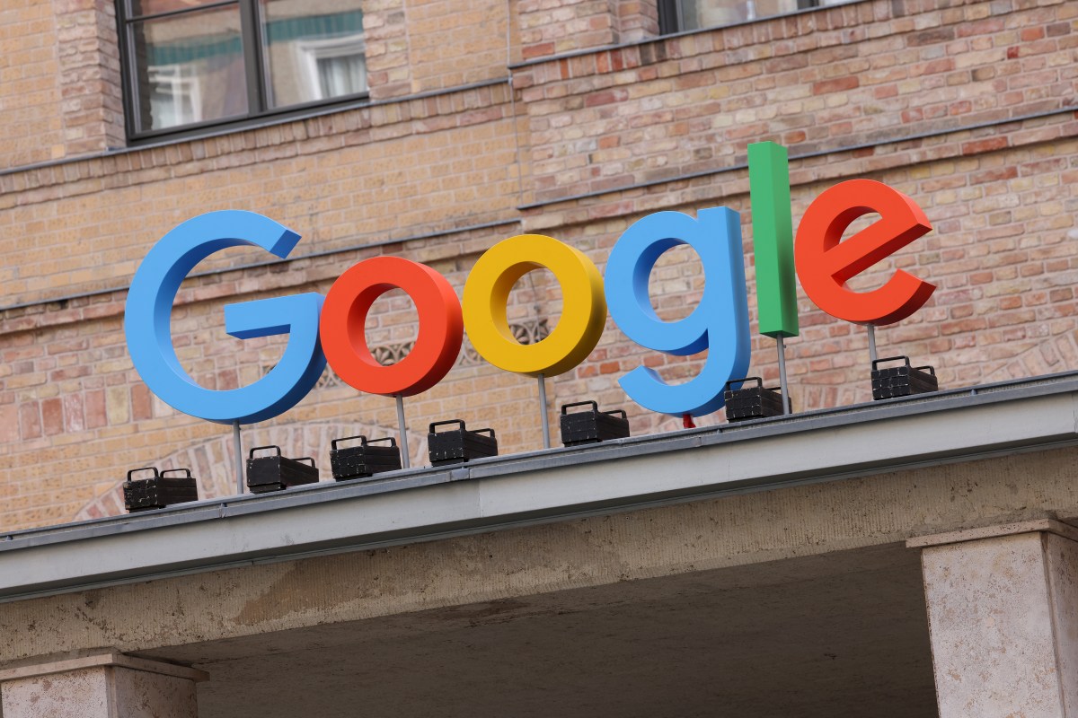 GettyImages 1337403704 Google's new AI feature lets you virtually try on clothes