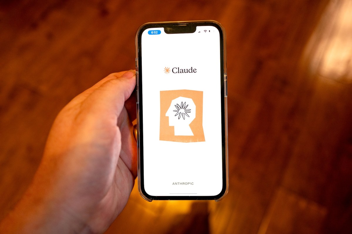 GettyImages 2159671948 Anthropic takes aim at OpenAI, offers Claude to ‘all three branches of government’ for $1