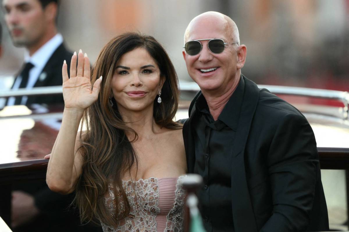 GettyImages 2221816037 1 Bookshop.org mocks Jeff Bezos wedding invite in anti-Prime Day promo