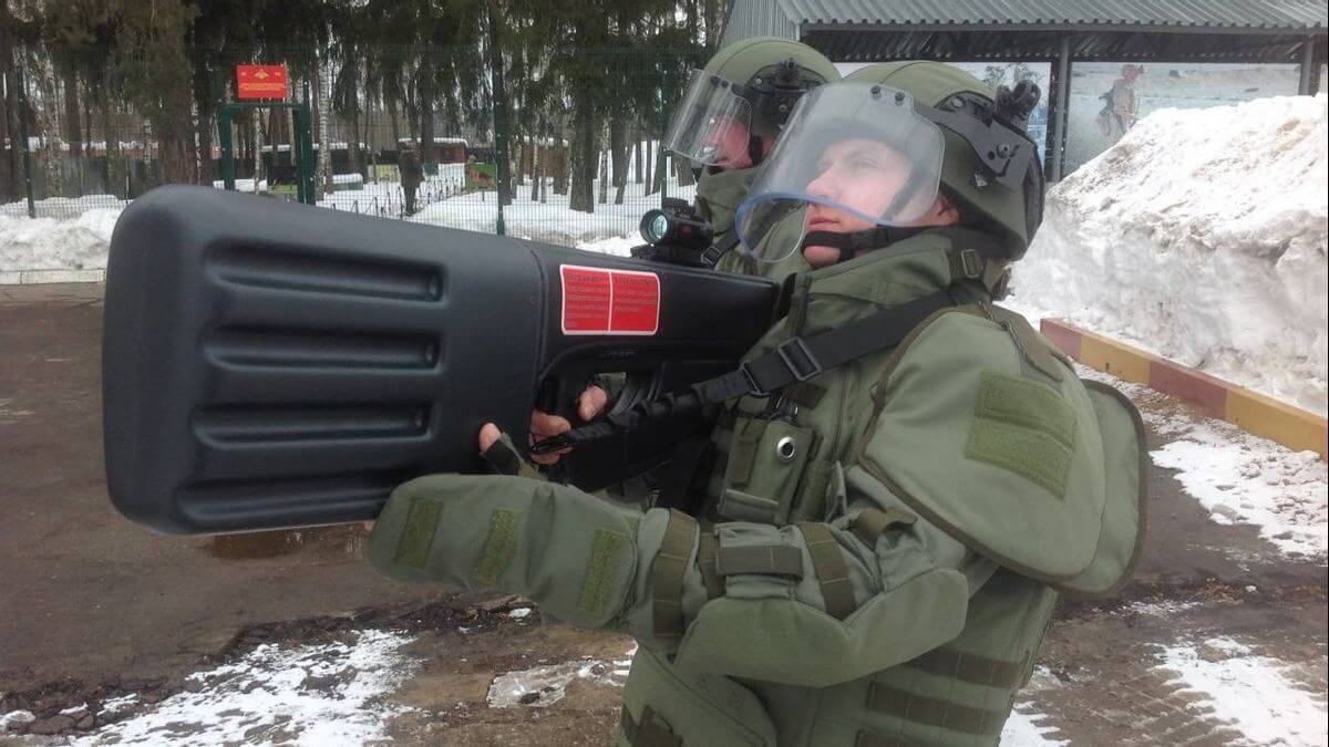Russias Stupor anti drone jammer gun being operated by a pair of Russian soldiers From Agniveer To Anti-Drone Specialist -- How India Can Use Its 'Military Resources' To Fight UAV Menace: OPED