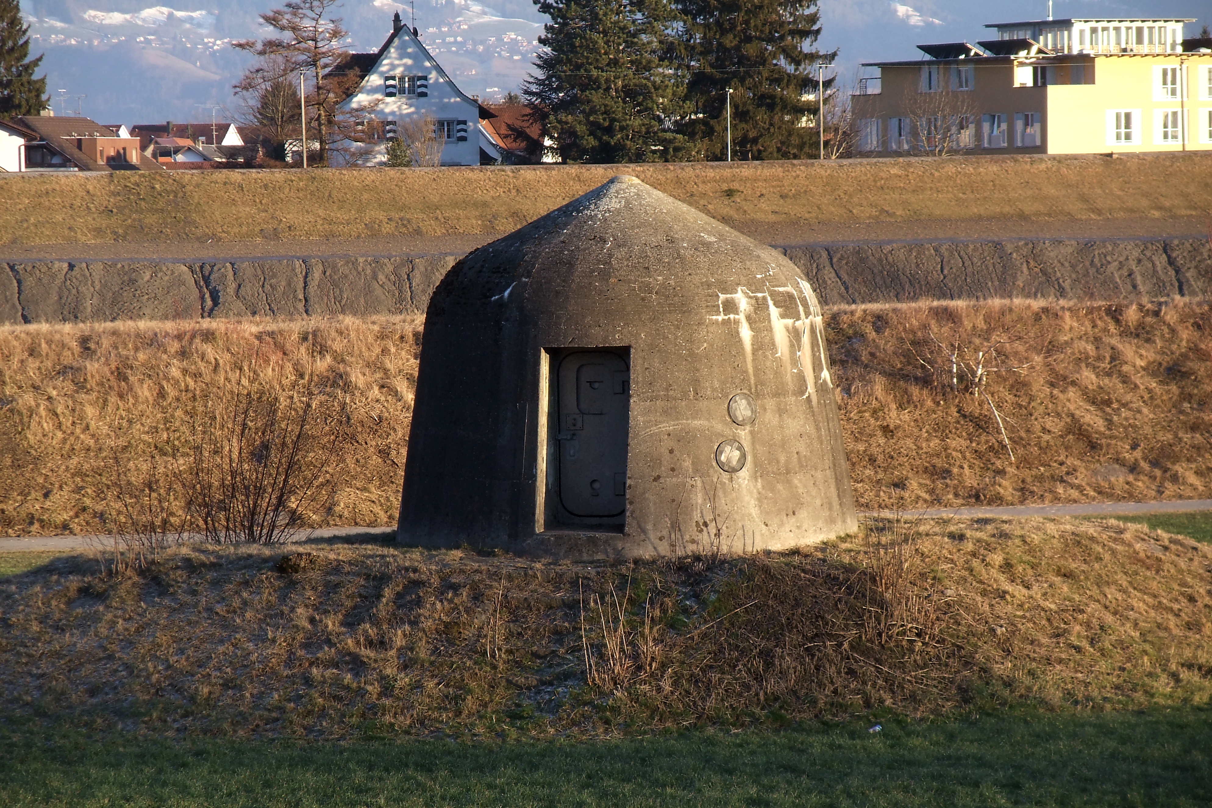 File:Schindlerbunker - Swiss Mini-Bunker (6716329795) (2).jpg - Wikimedia Commons