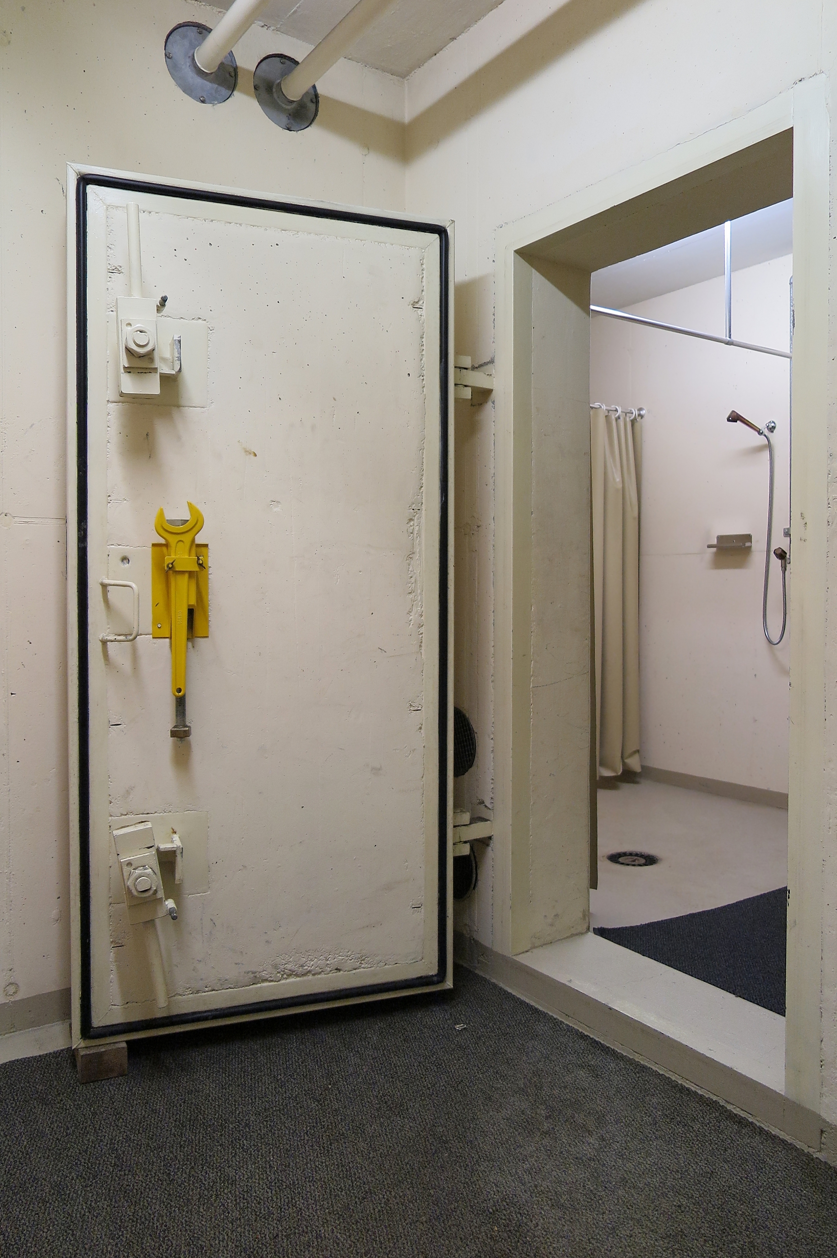 Swiss Civil Defense Bunker (15710856390) 