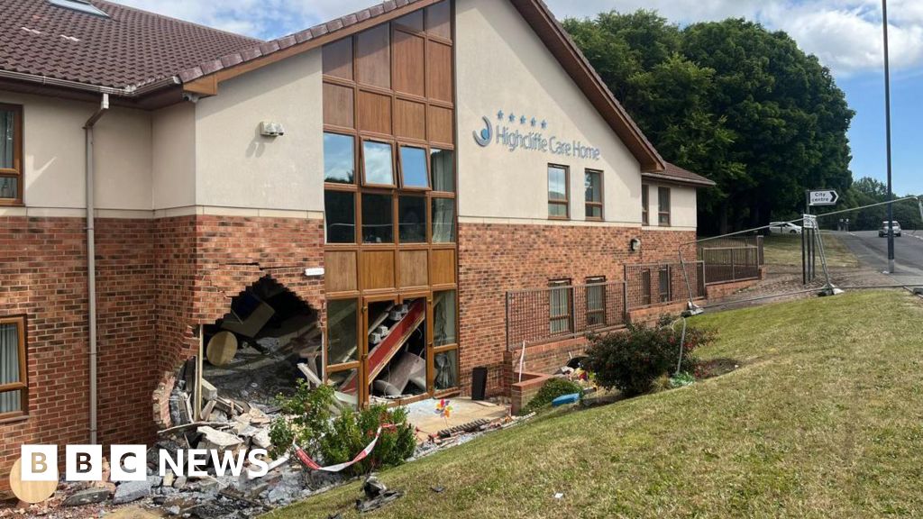 a4028ff0 5d7a 11f0 8422 23a177a2e5e2 Sunderland care home crash: Two residents die