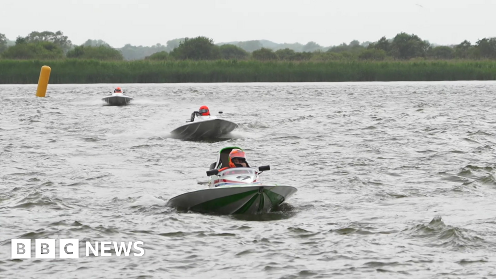 b6e38de0 6928 11f0 af20 030418be2ca5 Powerboat driver dies after crash with houseboat at Oulton Broad
