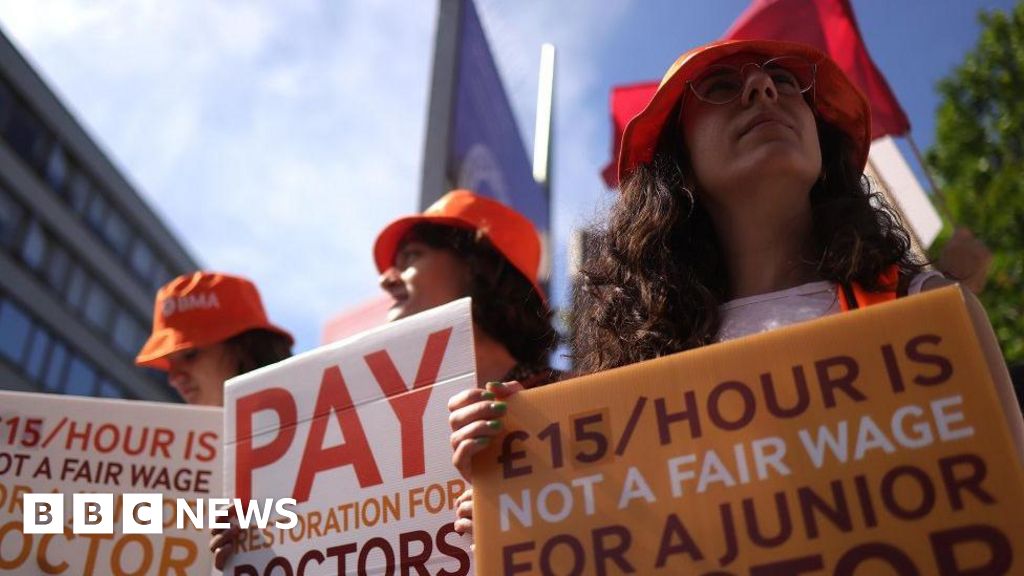 ba580f40 5cb3 11f0 ae37 a7df7603ca40 Resident doctors in England to strike for five days in July
