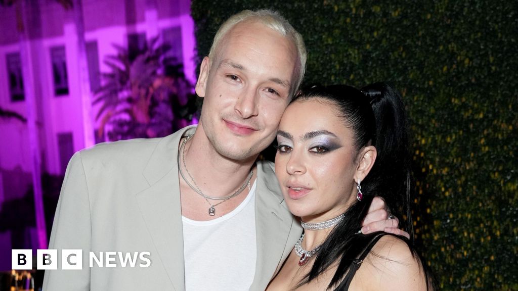 bc4eb070 6509 11f0 962a 4dc13e5a1f52 Charli XCX weds drummer of The 1975 George Daniel