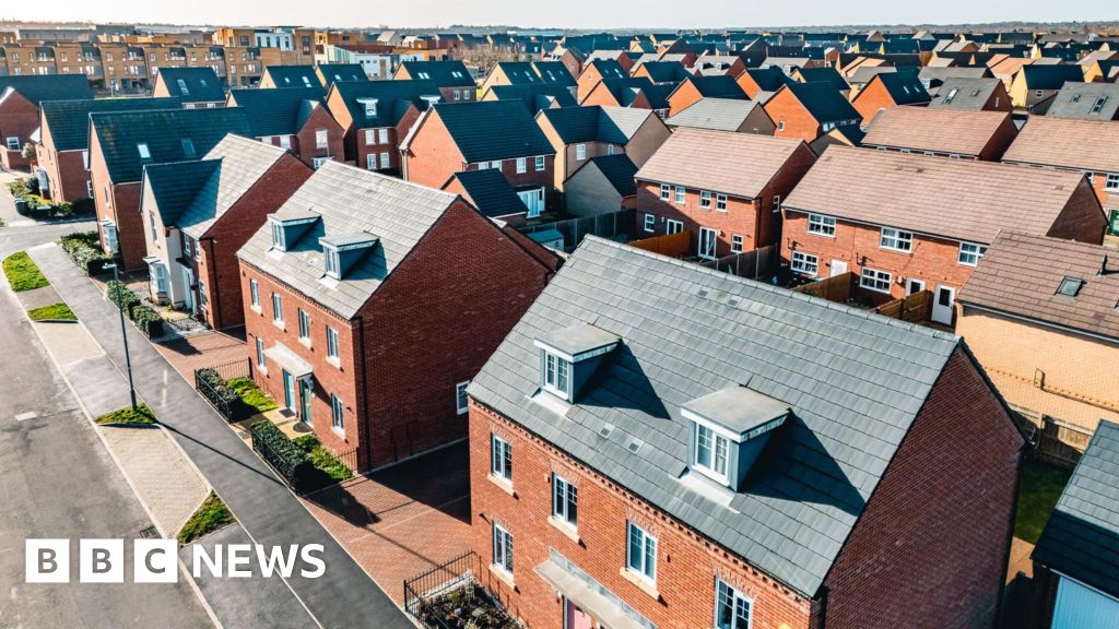 bde03650 5c8c 11f0 8547 e5153bdee31d UK housebuilders agree to pay £100m to avoid legal decision