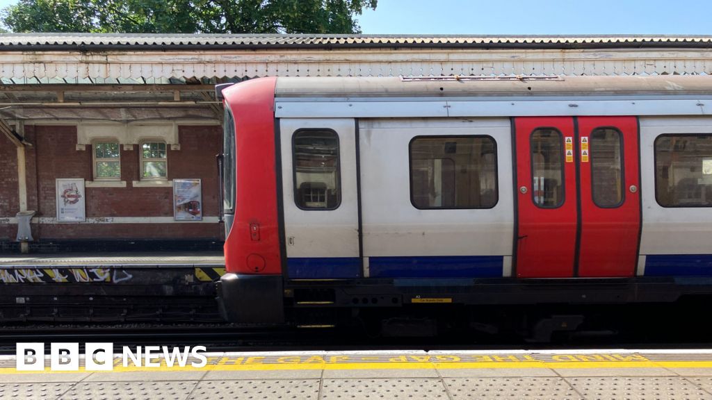 c9ac6370 5e2e 11f0 82bc dd28581cdb62 Tube fare evasion prosecutions highest since 2019
