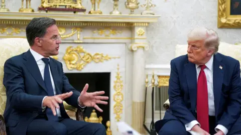 Trump threatens Russia with tariffs while unveiling new Ukraine weapons plan Reuters US President Donald Trump meets with NATO Secretary General Mark Rutte, where President Trump announces a deal to send U.S. weapons to Ukraine through NATO, in the Oval Office at the White House in Washington