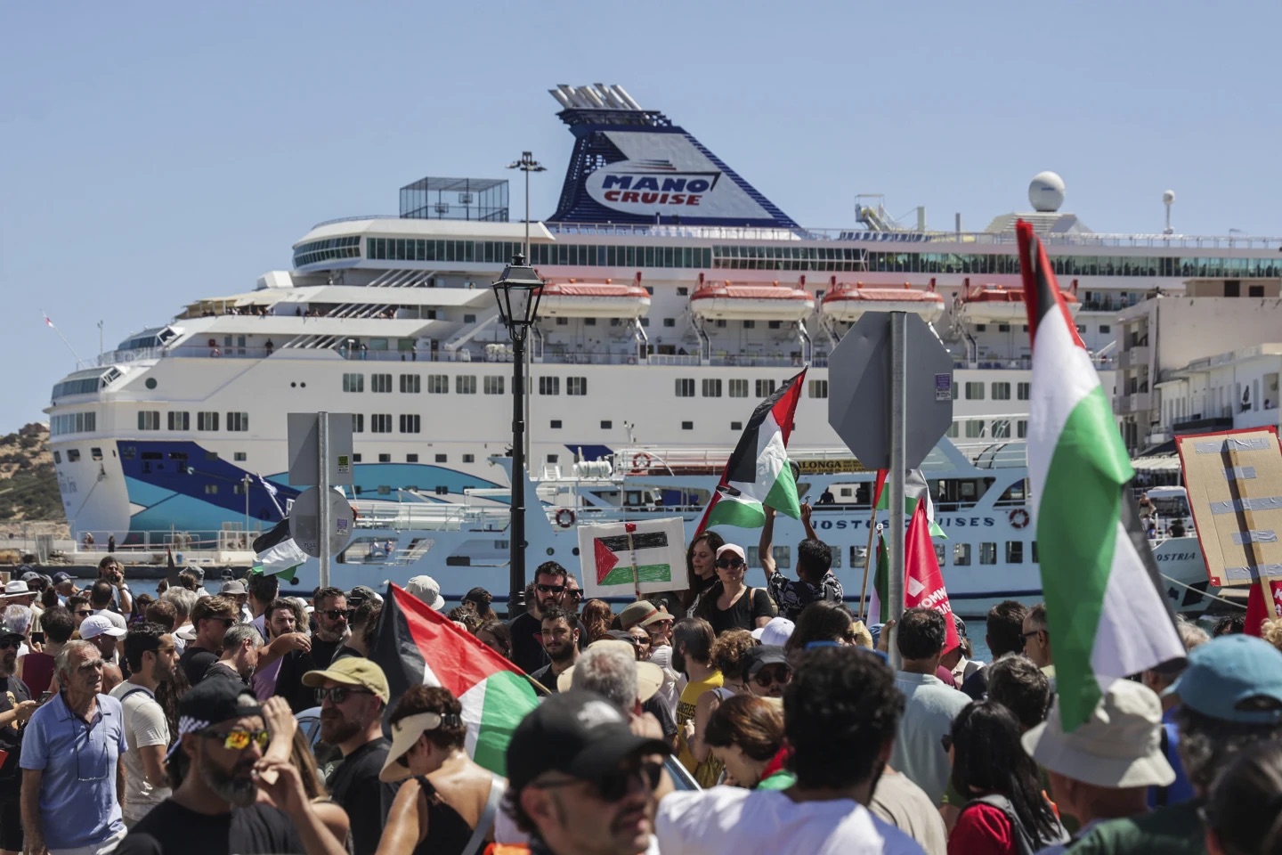 download 5 Anti-war demonstrators protest the arrival of an Israeli cruise ship on the Greek island of Crete