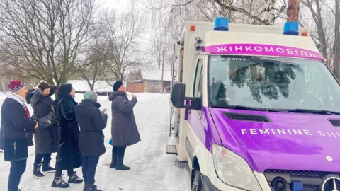 The doctor fighting for women's health on Ukraine's front line Serhii Baksheiev Five women warmly wrapped up in thick coats and hats stand in the snow outside the mobile clinic.