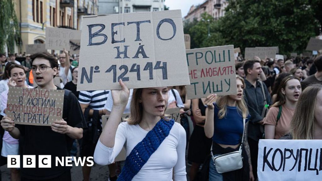 ed631ec0 67d0 11f0 89ea 4d6f9851f623 Ukraine backlash grows after Zelensky strips anti-corruption bodies of independence