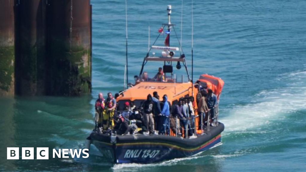 f3601490 5e20 11f0 bbf2 09f80948283f UK-France migrant deal 'robust' against legal challenges, Yvette Cooper says