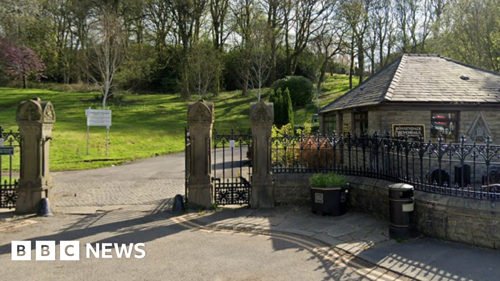 ffee39c0 5a3e 11f0 bfab 210a06846a9d Boy, 4, killed by falling Rawtenstall Cemetery gravestone