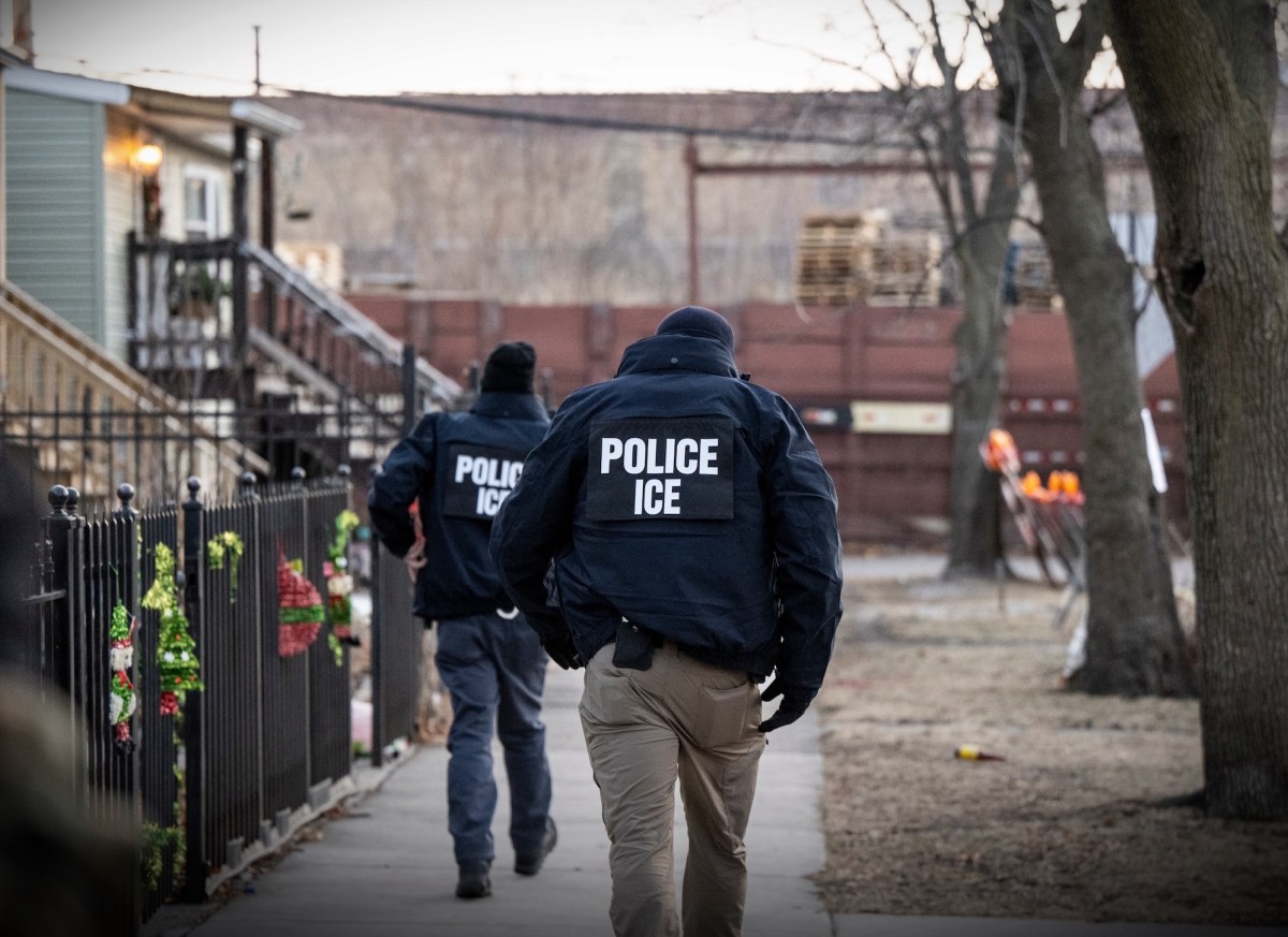 ice raids chicago 2195569552 ICEBlock, an app for anonymously reporting ICE sightings, goes viral overnight after Bondi criticism