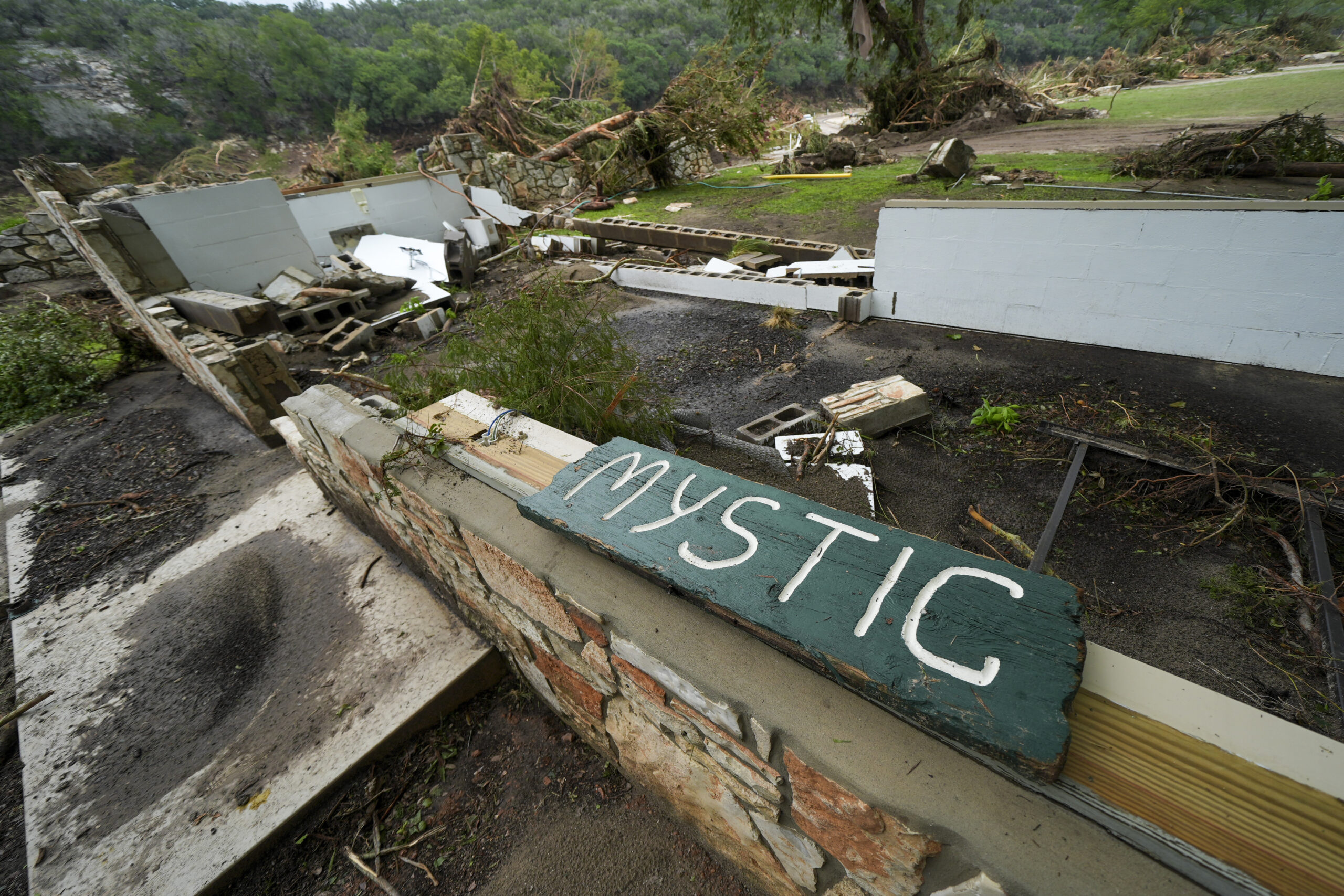 main 16 scaled Girls camp grieves loss of 27 campers and counselors in Texas floods that killed more than 80 people