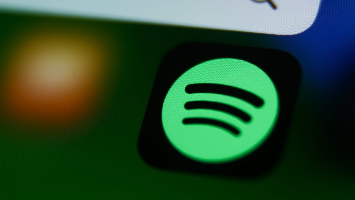 spotify app GettyImages 1689920063 e1702479483636 Spotify hints at a more chatty voice AI interface in the future