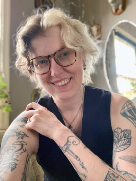 Why some 'exvangelicals' are turning to tarot reading webRNS Charlie Claire Burgess1 Why some 'exvangelicals' are turning to tarot reading