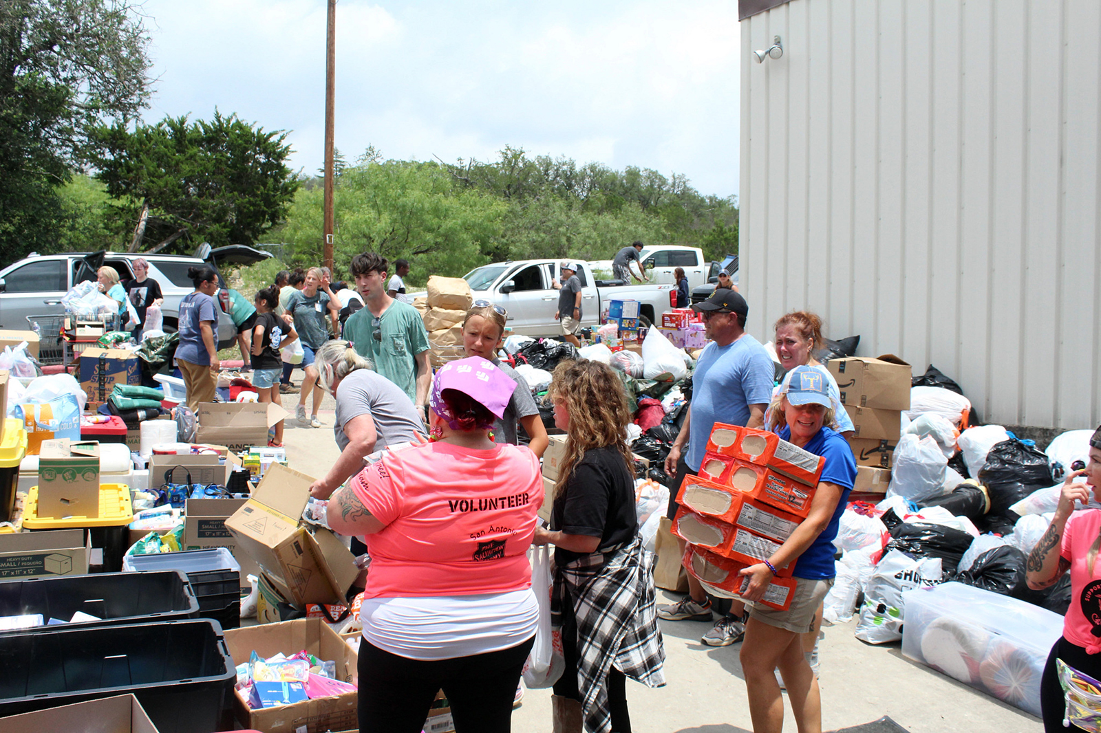 webRNS Salvation Army Texas Floods1 Faith-based relief groups offer food, water and emotional support to Texas flood survivors