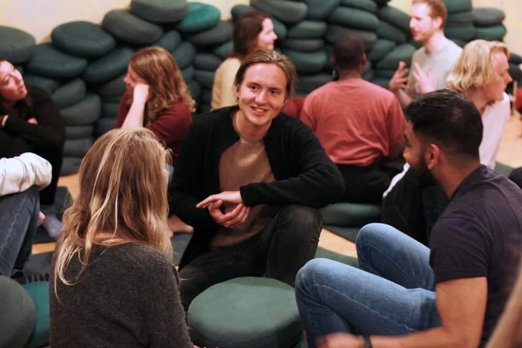 webRNS Young Buddhists4 For the young and Buddhist-curious, a moment of modern mindfulness