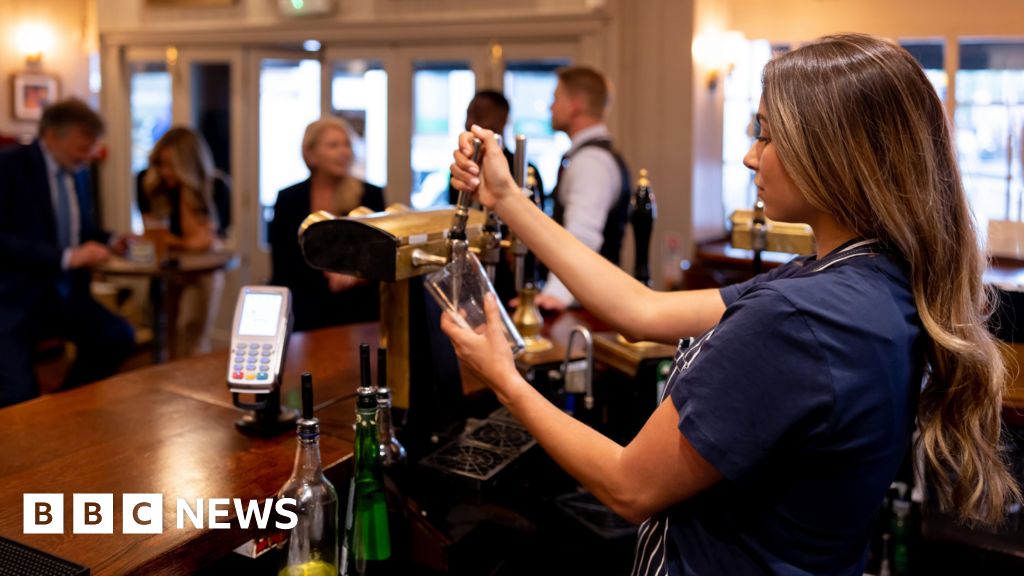 045447d0 81a3 11f0 ba2e 9321f123f193 Half of UK job losses in hospitality, say bosses