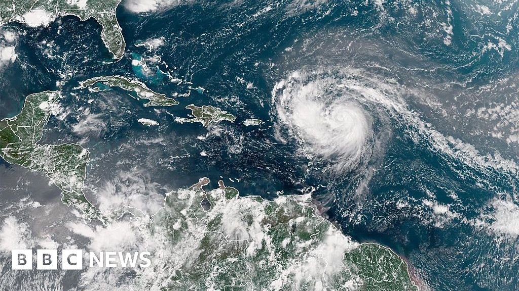 04c42cc0 7ab5 11f0 ab3e bd52082cd0ae Hurricane Erin rapidly intensifies to category five storm