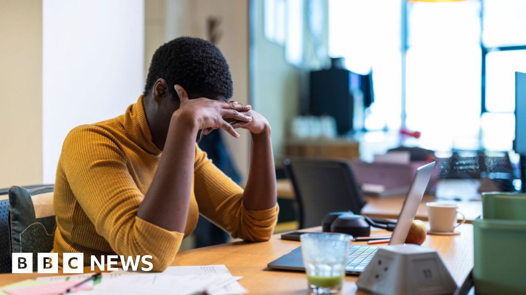 08393d70 7f22 11f0 a851 ef9f43f308ac Assaults on public-facing workers should be specific offence, bosses say