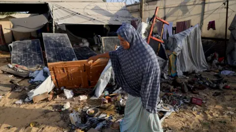 Mediators await Israeli response to new Gaza ceasefire proposal Reuters A Palestinian woman inspects the site of an overnight Israeli strike, in Khan Younis in the southern Gaza Strip (19 August 2025)