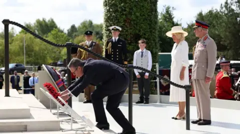 King hails veterans' courage and sacrifice PA Media King Charles III (right) and Queen Camilla stand (second right) as Prime Minister Sir Keir Starmer lays a wreath during the national Service of Remembrance to mark the 80th Anniversary of VJ Day at the National Memorial Arboretum in Alrewas, Staffordshire