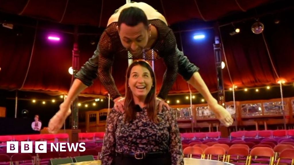 293fe430 754d 11f0 a975 cb151ca452f4 Watch: BBC reporter learns new tricks with Edinburgh Fringe acts