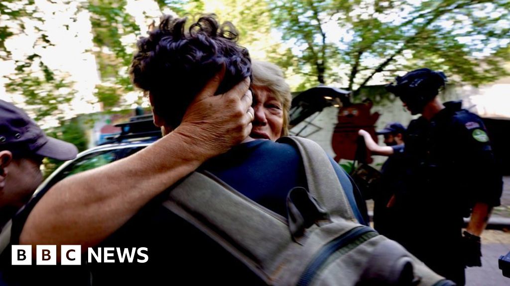 3207d060 8113 11f0 a34f 318be3fb0481 Inside Donetsk as residents flee attacks on Ukrainian region Putin wants to control