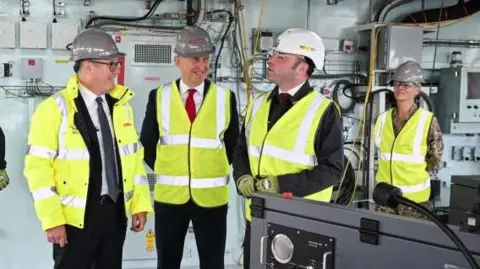 UK secures £10bn deal to supply Norway with warships PA Media Prime Minister Sir Keir Starmer and Defence Secretary John Healey listen to Type 26 Programme Director, BAE Systems David Shepherd during a visit to BAE Systems in Govan, Glasgow