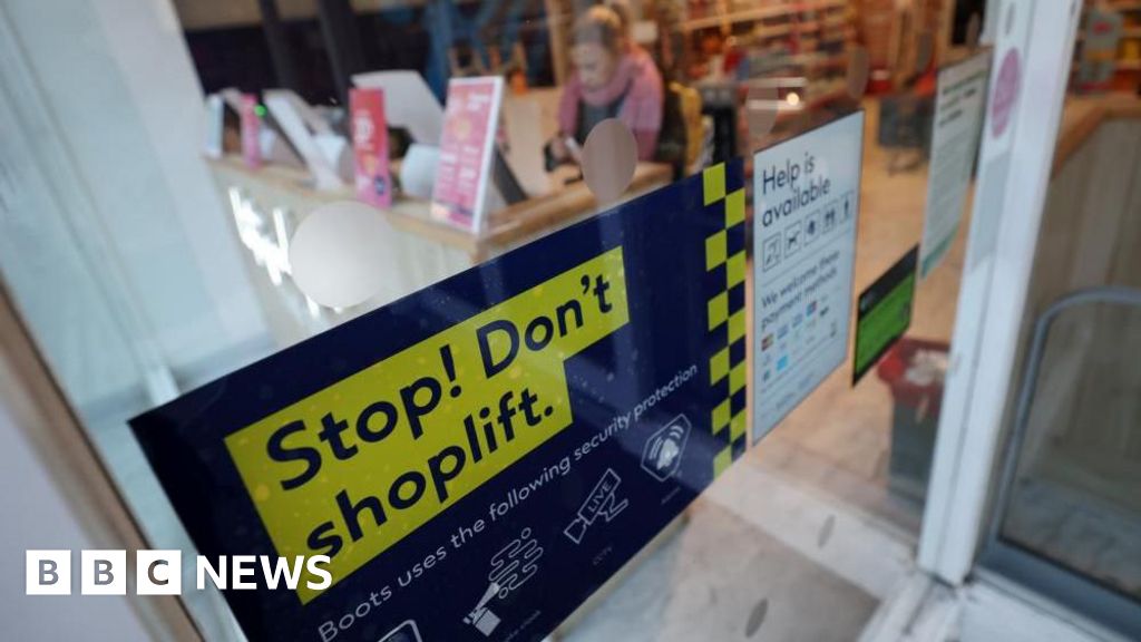 5685a920 7b47 11f0 ae68 399d955eea8e Lancashire Police advises greeting customers deters shoplifters