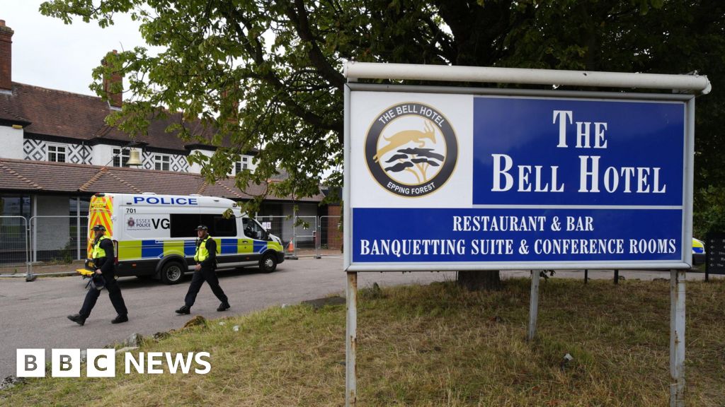 5a37c8b0 7c18 11f0 a40e 2dd630055bb1 Two admit violent disorder at The Bell Hotel in Epping, Essex