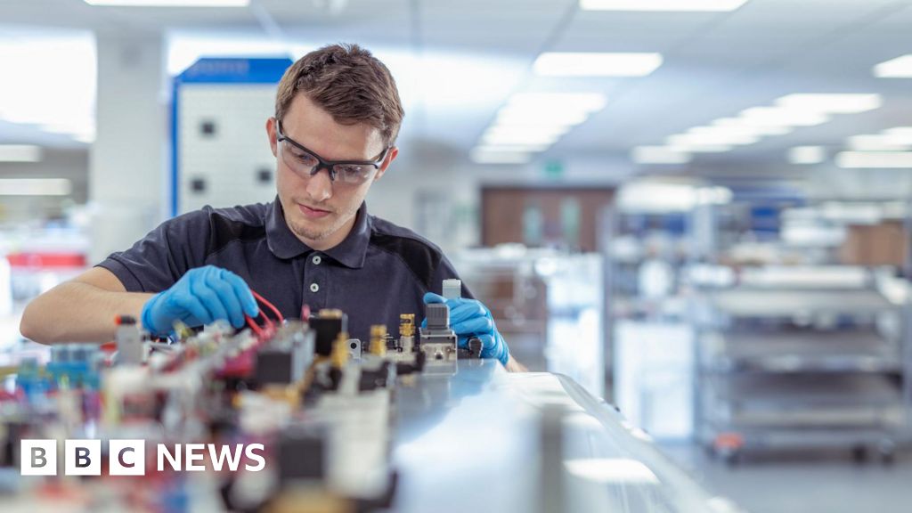 5c906720 78d5 11f0 8549 d7ea79d65451 UK economic growth slows but beats forecasts