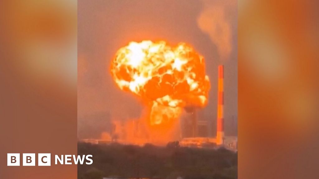 64b50d20 7010 11f0 89ea 4d6f9851f623 Explosion rocks Russian oil facility