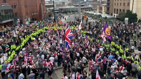 Asylum hotel protesters met by counter-demonstrators in UK Groups of protesters face each other in Liverpool on 23 August 2025