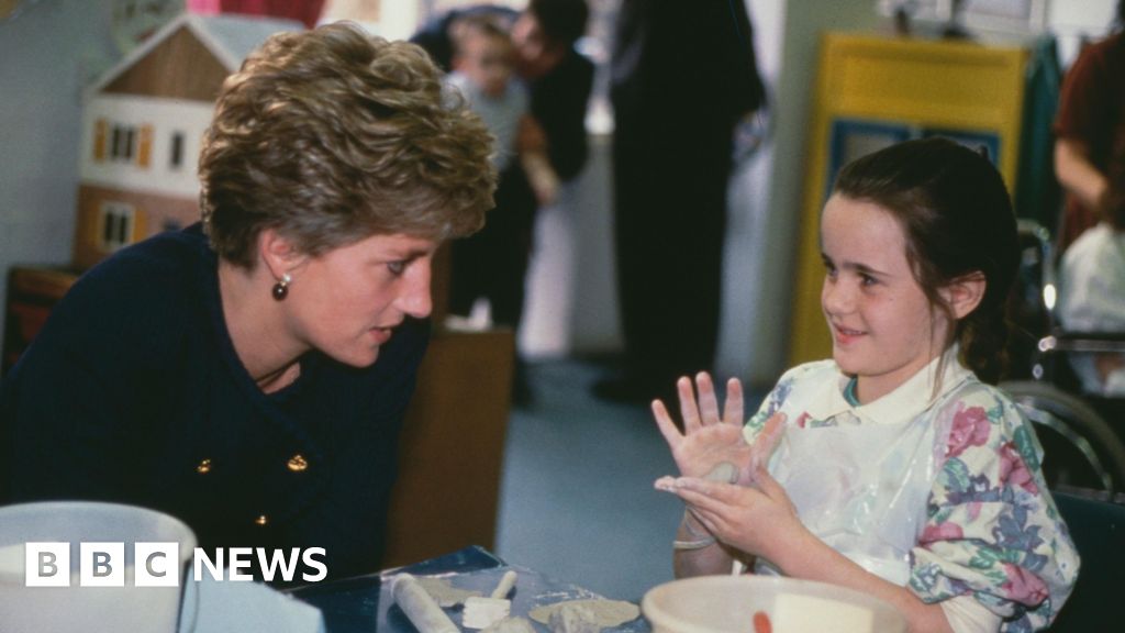 6a36ed50 82ed 11f0 a819 c948892e2dca Princess Diana 90s time capsule contains Kylie CD and pocket TV