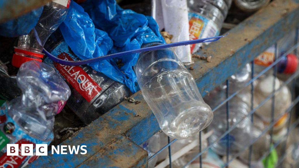 7de87b80 6efb 11f0 8415 3f856a662103 Can countries solve the plastic pollution problem?