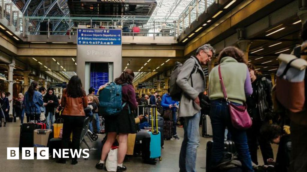 8f8266f0 7147 11f0 bb94 c31fa2275e79 Eurostar passengers told to 'postpone' journeys to and from Paris