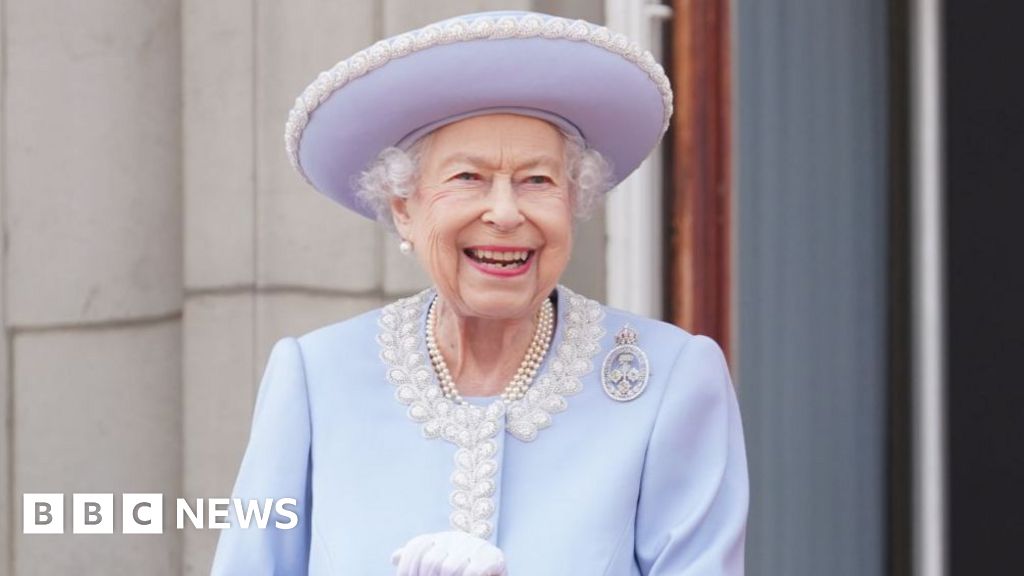 9cbc8d70 7d25 11f0 ab3e bd52082cd0ae Final £1 coins bearing face of late Queen Elizabeth II enter circulation