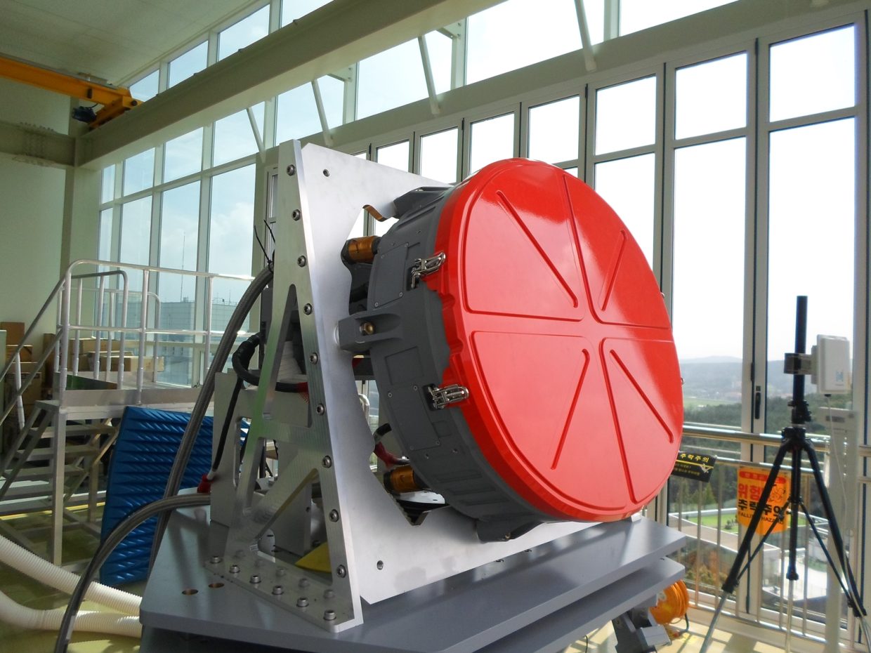 Photo4 AESA radar mounted on a platform simulator for ground based functional and performance testin Hanwha Unveils 1st Mass-Produced, Indigenous AESA Radar For Next-Gen KF-21 Fighter Jet