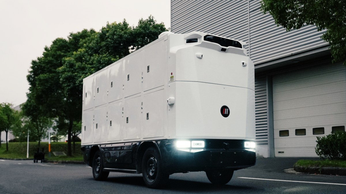 RM5 Locker Side Robomart unveils new delivery robot with $3 flat fee to challenge DoorDash, Uber Eats