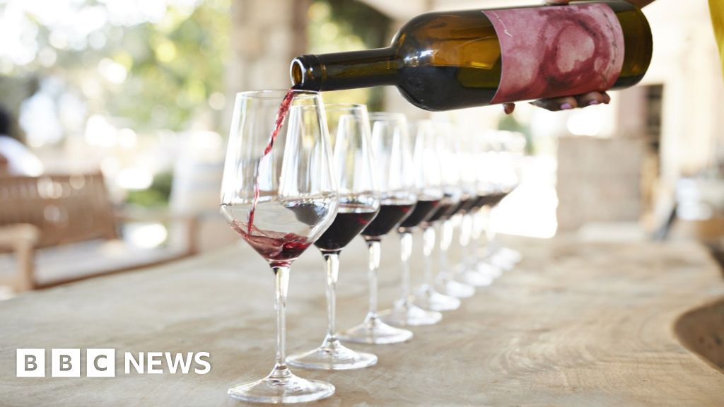 ac073b10 7ce7 11f0 ab3e bd52082cd0ae Climate change pushing winemakers to blend different years