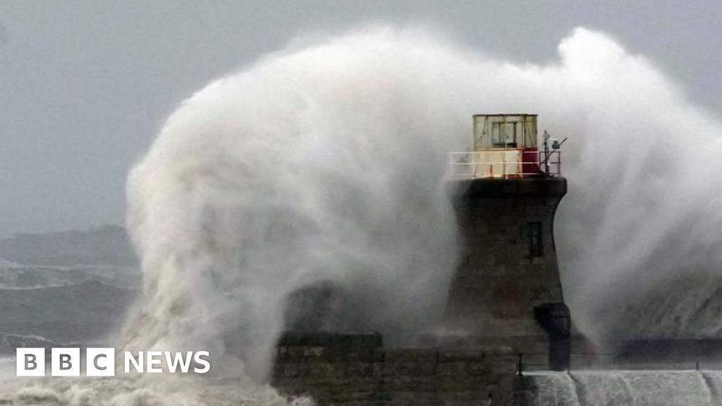 ae8b68d0 704d 11f0 8b8d 6f2f113903bb Storm Floris amber weather warning issued ahead of strong winds hitting UK