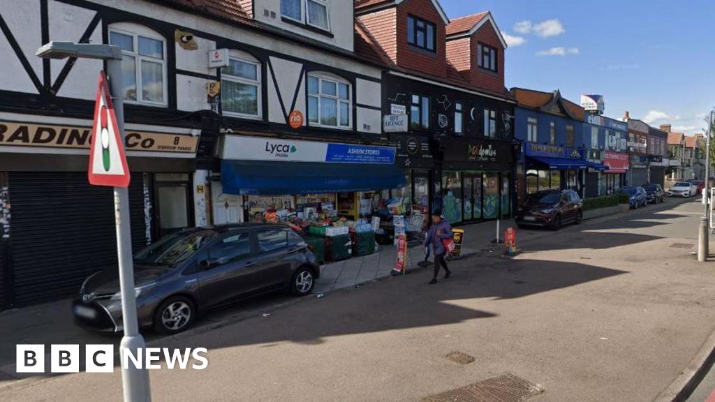 aee68b00 800d 11f0 83c9 e1191d1c16a3 Five people hurt in suspected arson attack at Ilford restaurant
