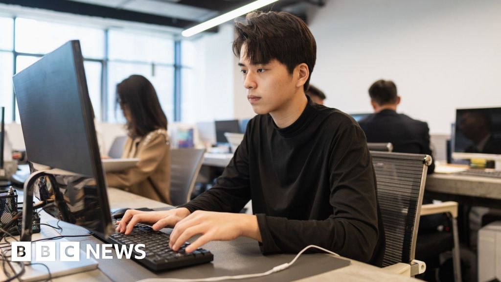b97674d0 744c 11f0 a975 cb151ca452f4 China's unemployed young adults who are pretending to have jobs