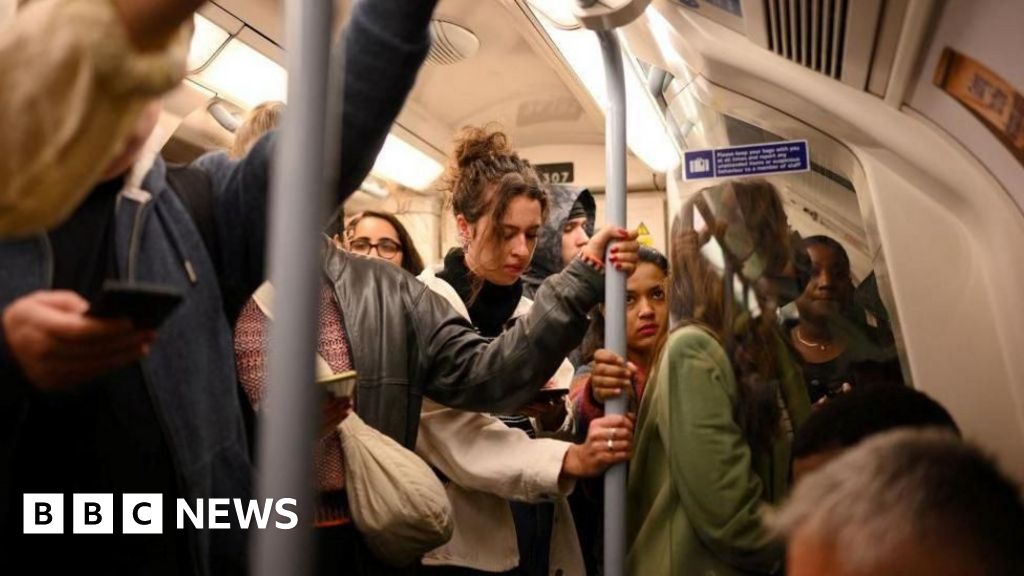 c51f2b30 7e90 11f0 ab3e bd52082cd0ae London Underground staff to walkout over pay