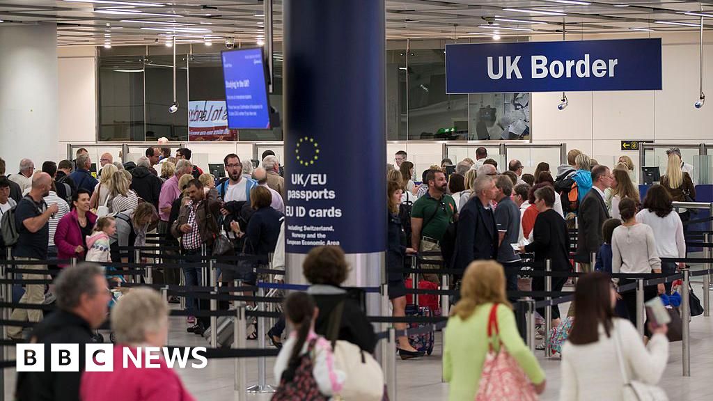 c81e1580 7e9f 11f0 9b5a 93b6ac298424 Record 111,000 UK asylum applications in past year, figures show