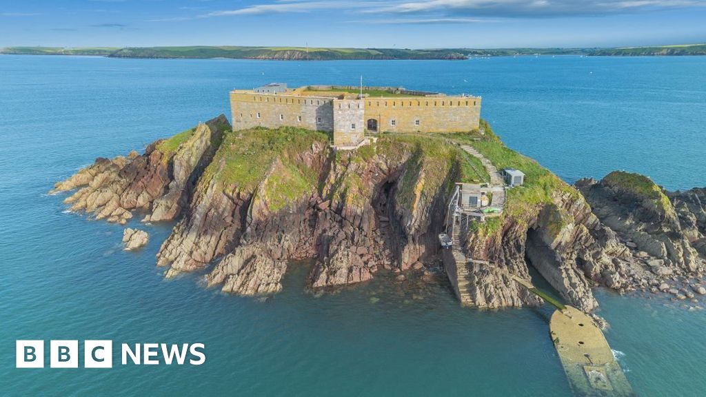 c83dde40 79d8 11f0 83cc c5da98c419b8 Pembrokeshire's Thorne Island fortress turned into £3m party space